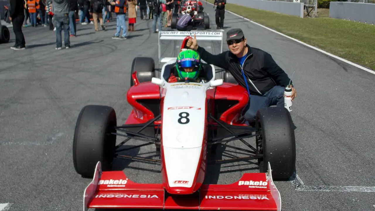 Senna Iriawan Juara Asia Formula Renault di Zhuhai