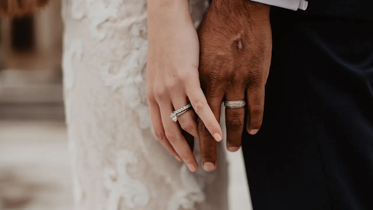 pasangan cinta