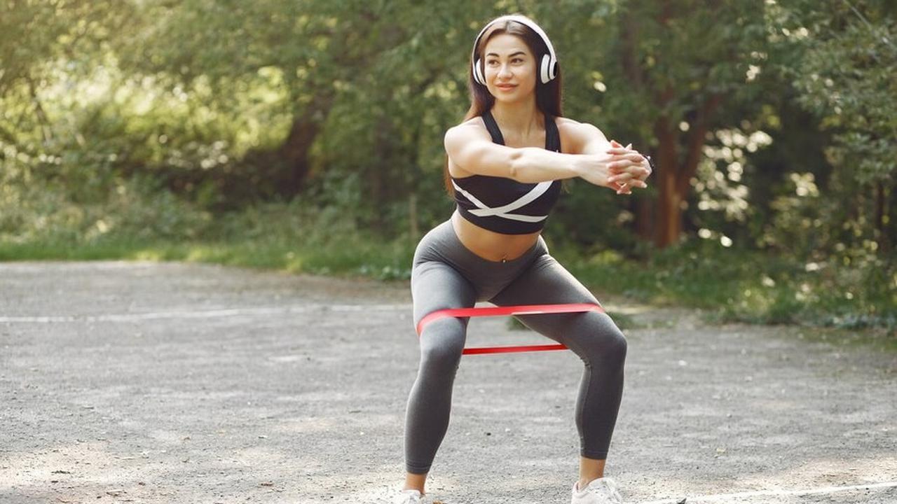 3.&nbsp;Resistance Band: Melatih Kekuatan dan Ketahanan Otot