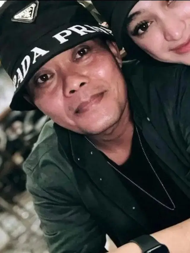 Potret Santyka Fauziah yang Kerap Tampil dengan Busana Hitam