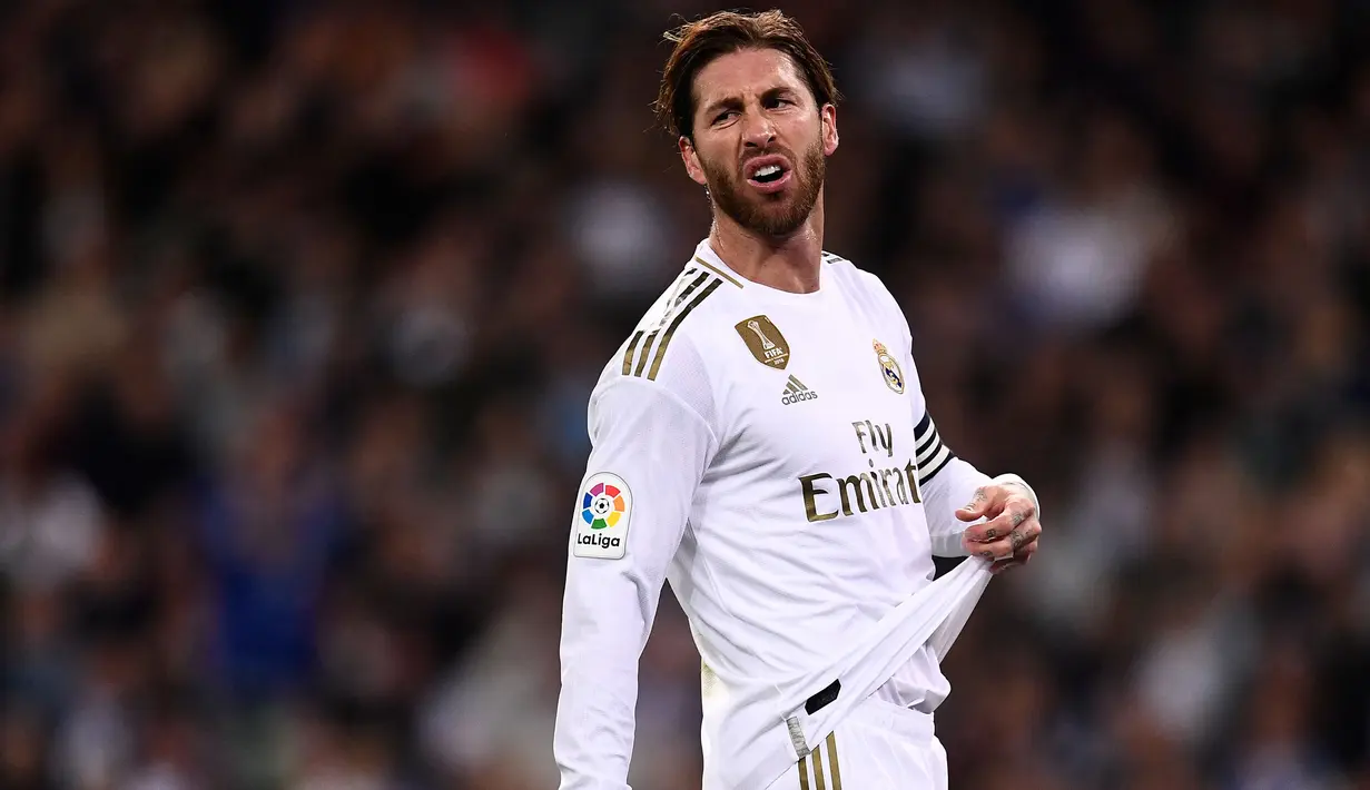 Sergio Ramos tiba-tiba menghilang sekitar lima menit ketika berlangsungnya pertandingan antara Real Madrid melawan Eibar tahun 2018. Pelatih Los Blancos, Zinedine Zidane mengatakan bahwa aksi Ramos itu ternyata pergi ke toilet karena sudah tak tahan menahan pipis. (Foto: AFP/Oscar Del Pozo)