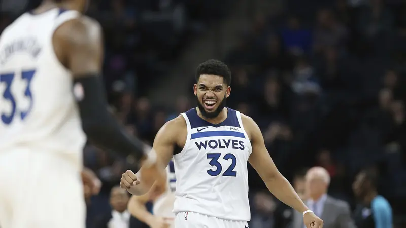 Selebrasi Karl-Anthony Towns saat Timberwolves mengalahkan Hornets di ajang NBA