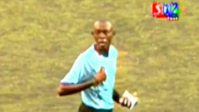 Demi Berbuka Puasa, Wasit Ini Hentikan Pertandingan
