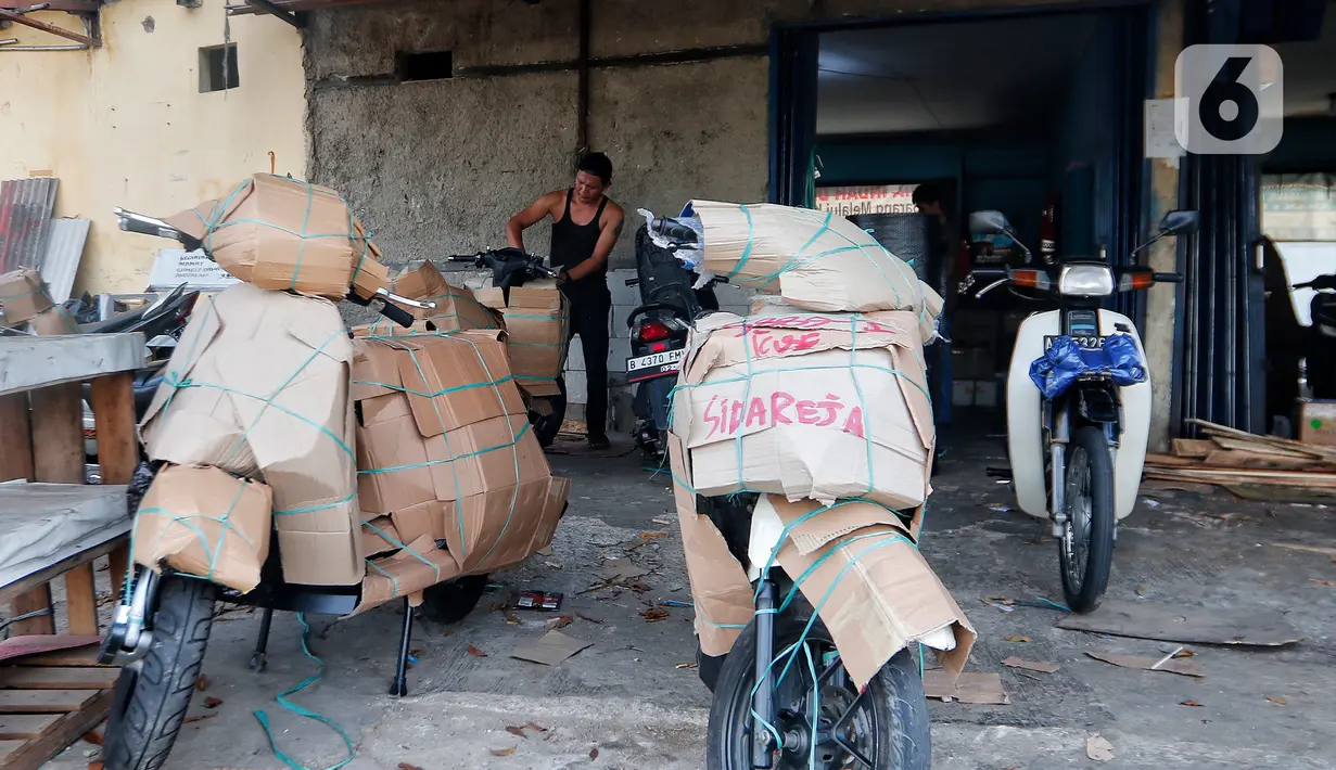 Meski ada anjuran tidak mudik menggunakan sepeda motor, faktanya diperkirakan akan ada banyak pemudik yang memanfaatkan kendaraan roda dua ini. (Liputan6.com/Angga Yuniar)