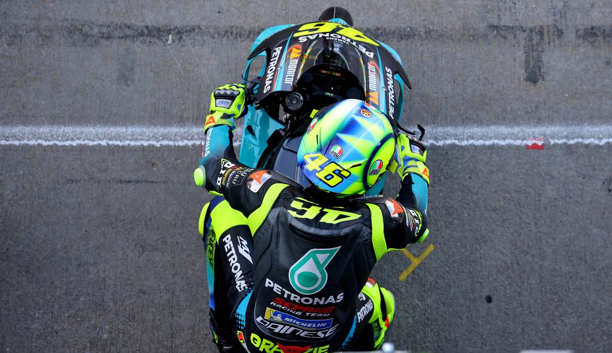 Hal tersebut dilakukan saat Valentino Rossi saat akan melakukan babak kualifikasi MotoGP Valencia. (AFP/Jose Jordan)