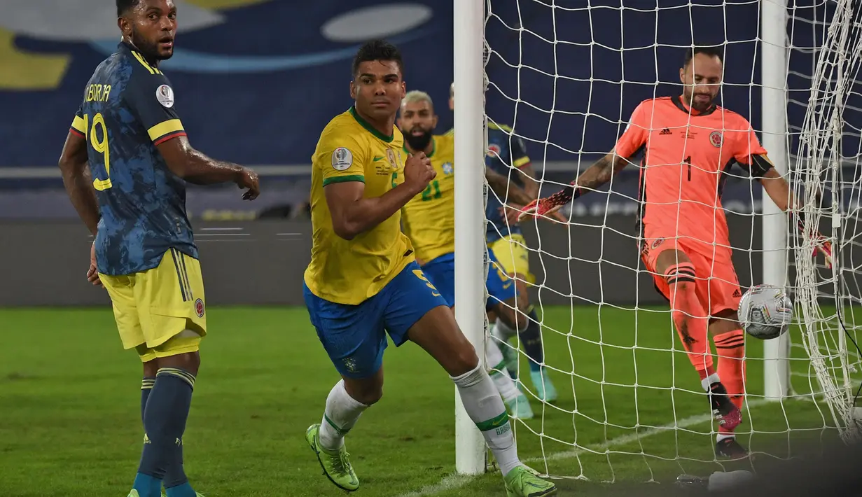 Casmeiro menjadi pahlawan Brasil pada pertandingan ini. Berkat dirinya, Brasil dapat membawa pulang poin penuh pada pertandingan ini dan semakin nyaman duduk di puncak klasemen sementara Grup B Copa America 2021. (Foto: AP/Silvia Izquierdo)