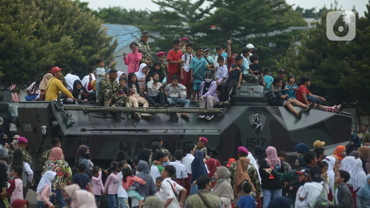 Kemeriahan HUT Korps Marinir TNI AL ke-77