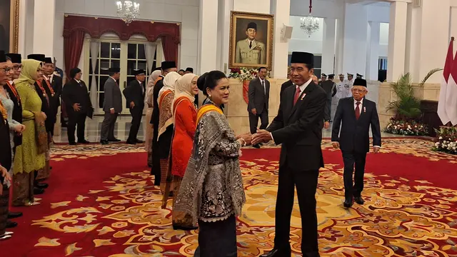 Jokowi Beri Tanda Kehormatan kepada 18 Tokoh, Ada Iriana hingga Wishnutama