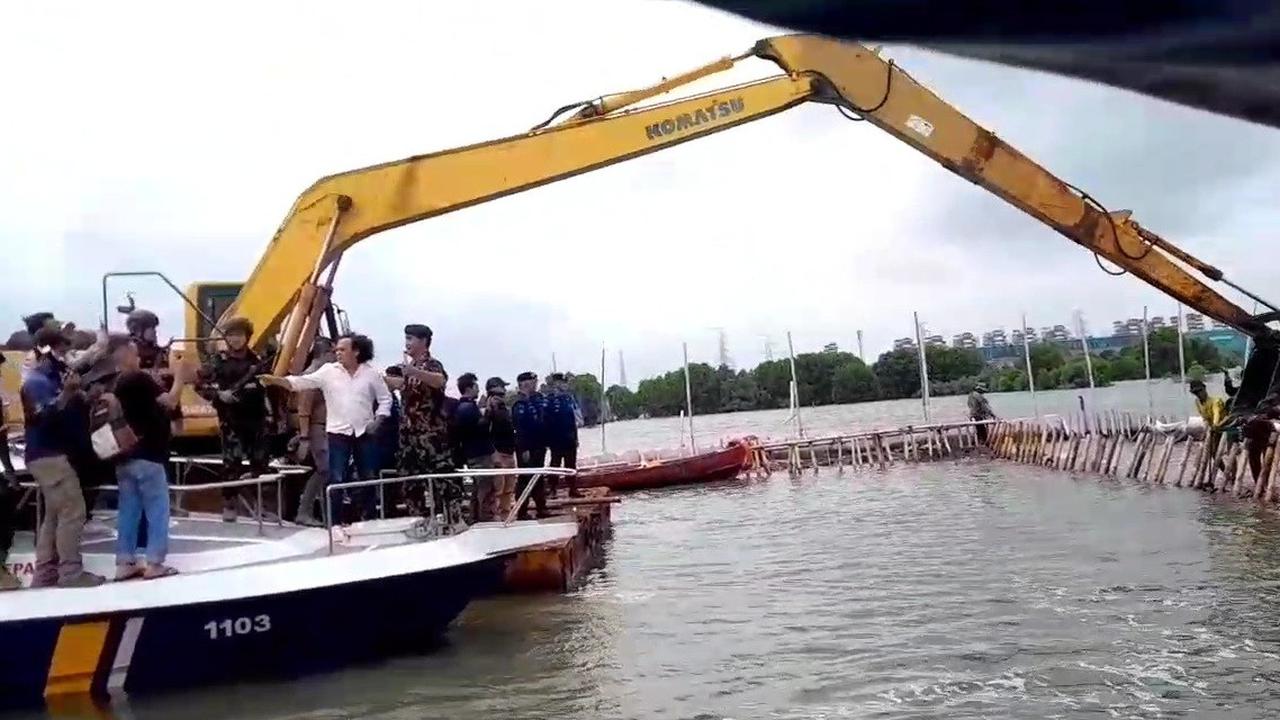 Pagar Laut di Bekasi Sepanjang 3,3 Kilometer Dibongkar, Perusahaan Akui Tak Punya Izin