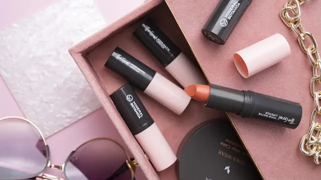 6 Pilihan Warna Lipstik Terbaru yang Cocok untuk Aktivitas Seharian
