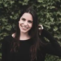 ilustrasi perempuan/Photo by Sayo Garcia on Unsplash