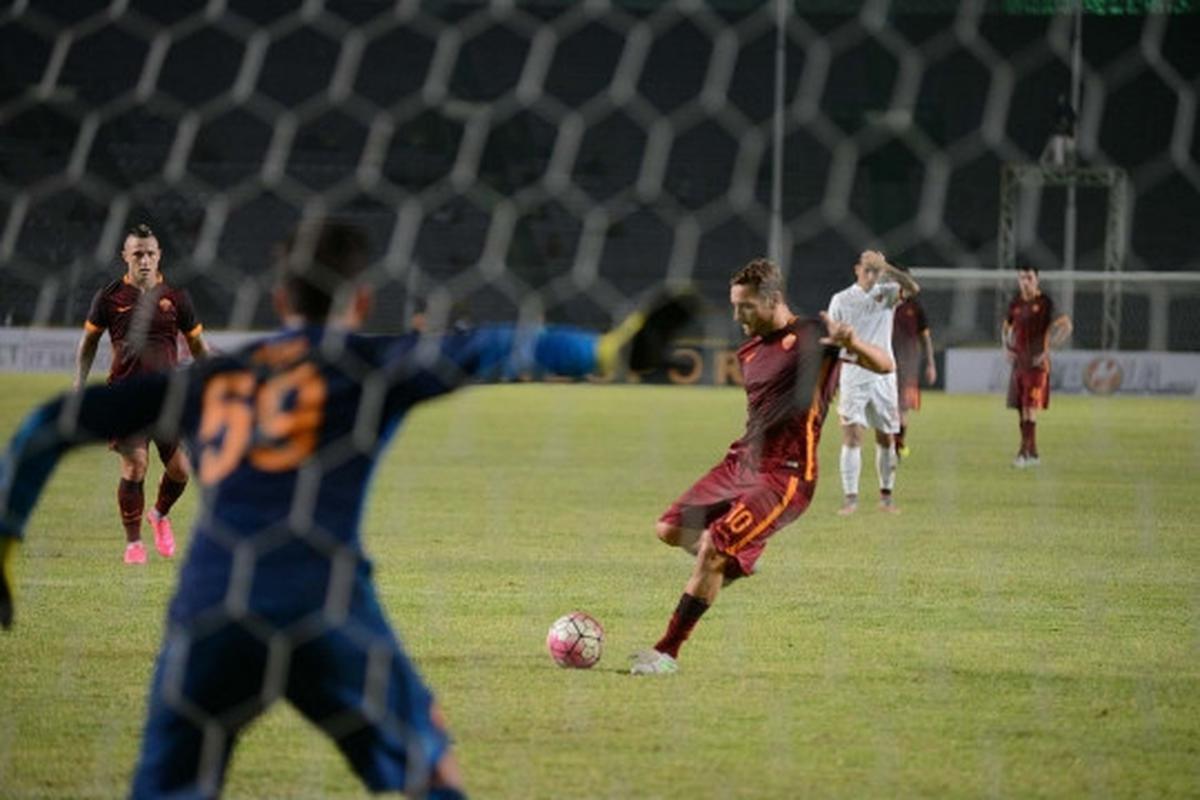 Aksi Totti dkk di laga AS Roma Indonesia Day 2015