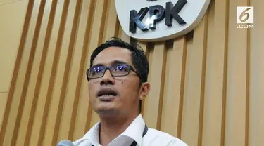 Juru bicara KPK Febri Diansyah mengaku, tak mau ambil pusing soal tudingan lembaganya pinjam uang Rp 5 miliar dari Probosutejo untuk OTT