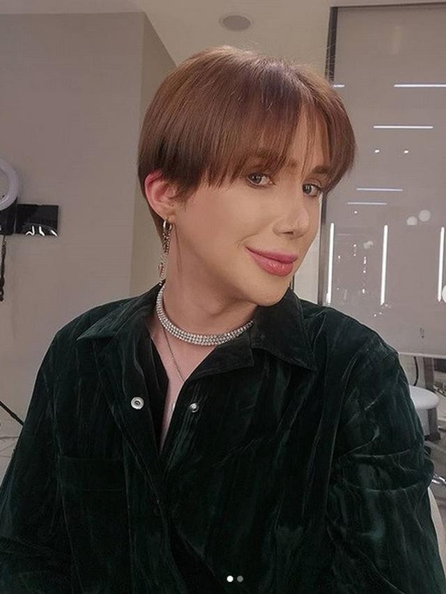 pria inggris operasi plastik agar mirip idol Korea