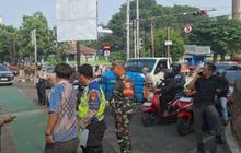 Mobil Boks Diduga Rem Blong Tabrak Pemotor Depan Unisma Bekasi, Satu Orang Tewas dan Lima Luka-Luka