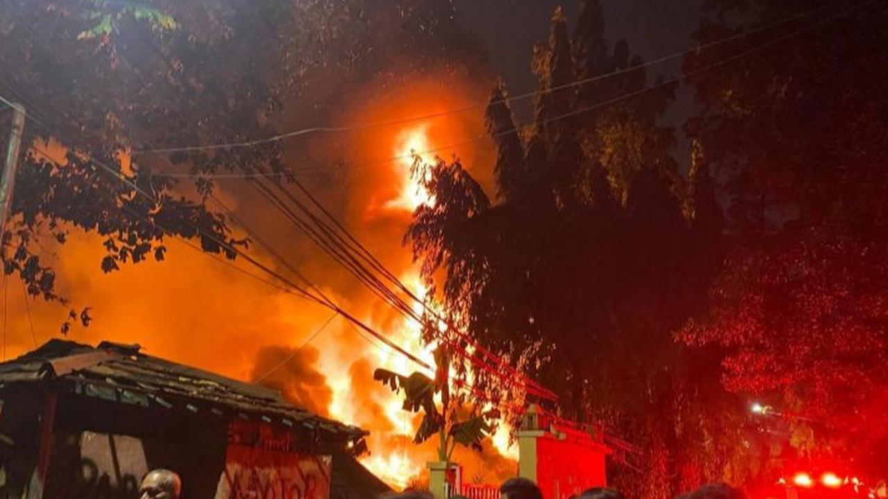 Kebakaran Pasar Taman Puring Mulai Padam, Damkar Masuk Status Pendinginan
