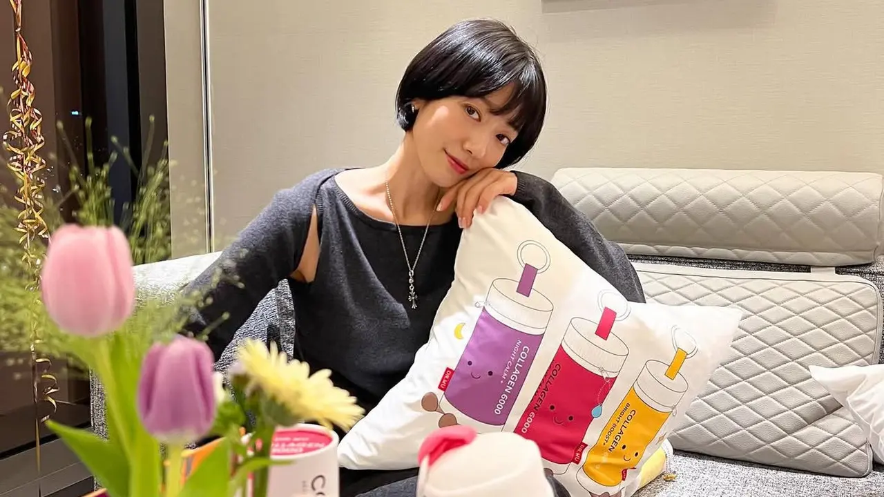 Potret Terbaru Park Shin Hye Tampil Awet Muda