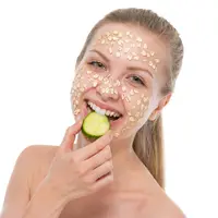 Ingin punya kulit yang lebih cerah? Pakai masker oatmeal! (Via: glossymorning.com)