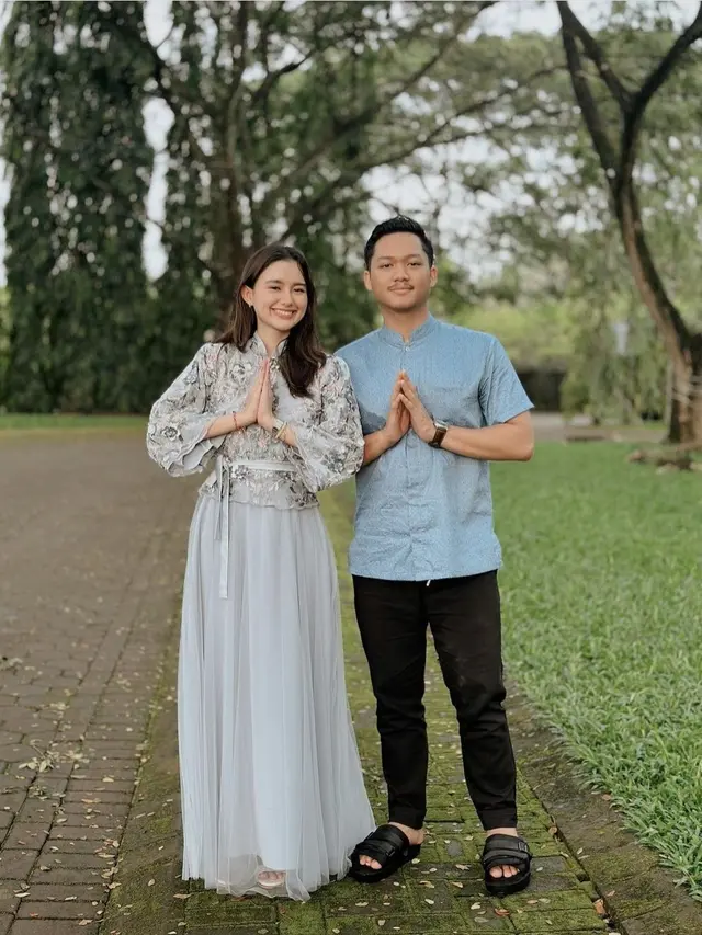 Sarah Menzel Pakai Hijab