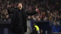 Pelatih Atletico Madrid, Diego Simeone, saat duel melawan Juventus di leg pertama 16 besar Liga Champions 2018-2019 di Wanda Metropolitan Stadium, Kamis dini hari WIB (21/2/2019). (AFP/Pierre-Philippe Marcou)