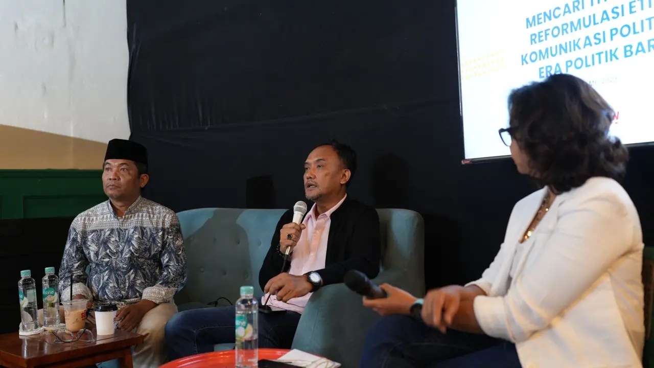 Diskusi publik yang digelar Himpunan Mahasiswa Pascasarjana Ilmu Komunikasi Universitas Indonesia (HIMPASKOM UI) bertajuk “Mencari Titik Temu: Reformulasi Etika Komunikasi Politik dalam Era Politik Baru” (Istimewa)