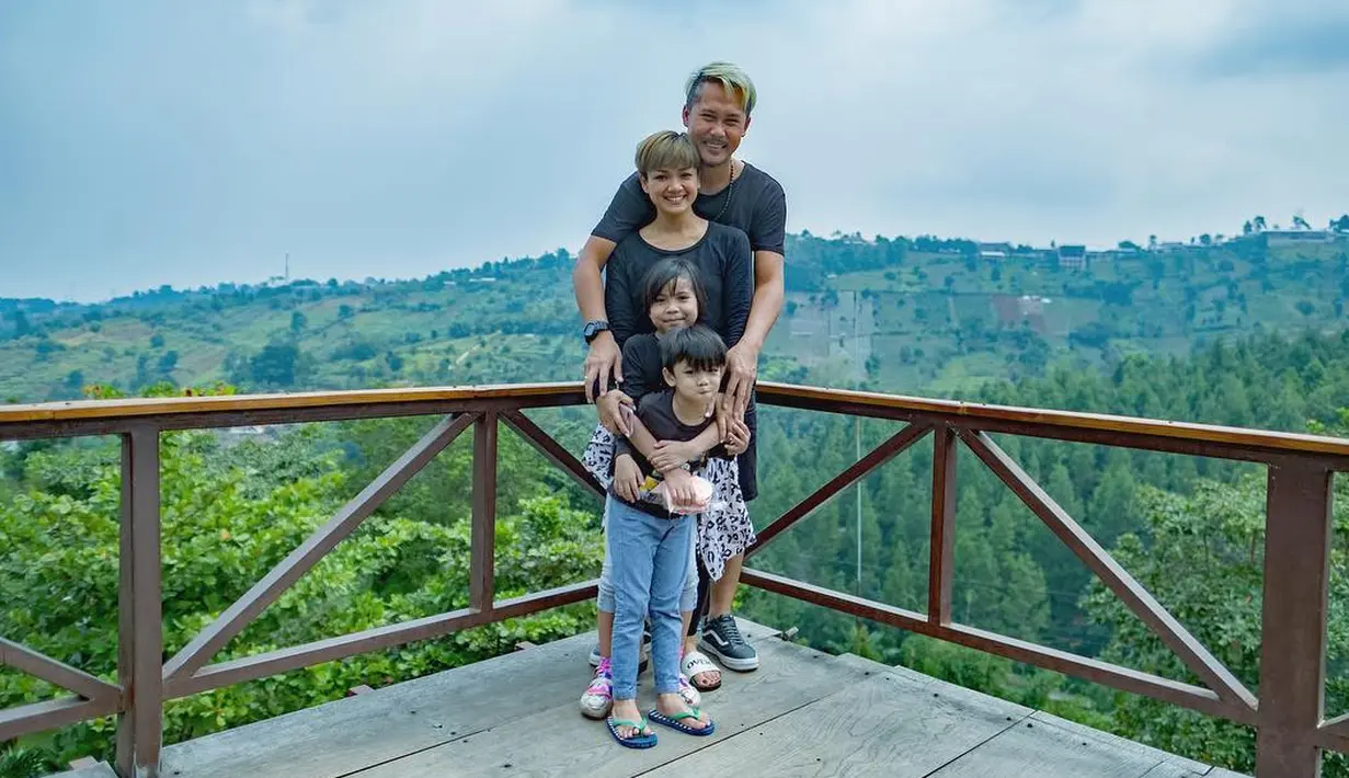 (Instagram/nirinazubir_)