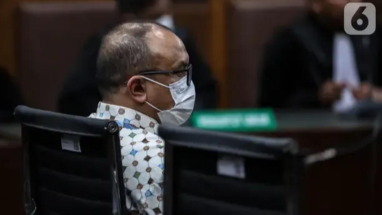 Semulanya Gumala menjelaskan bahwa dalam proses pelelangan proyek BTS tidak dilakukan secara online. Di mana para konsorsium telah dipilih dengan menyerahkan dokumen secara manual alias fisik.