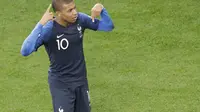 Selebrasi pemain timnas Prancis, Kylian Mbappe, mencetak gol ke gawang Peru pada laga kedua penyisihan Grup C Piala Dunia 2018. (AP Photo/Mark Baker)