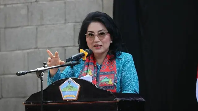 Tingkatkan Peran Perempuan, Rita Dondokambey Serahkan Bantuan kepada Warga Desa di Minahasa Utara