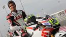 Pebalap asal Spanyol Toni Elias dari tim Honda LCR saat balapan di Sirkuit Losail International,Qatar,Doha. (AFP Photo/Karim Jaafar)
