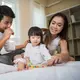 Meskipun balita belum bisa berdiskusi layaknya orang dewasa, cara kita berkomunikasi dengan mereka akan membentuk cara mereka melihat dunia. [Dok/freepik.com/jcomp]