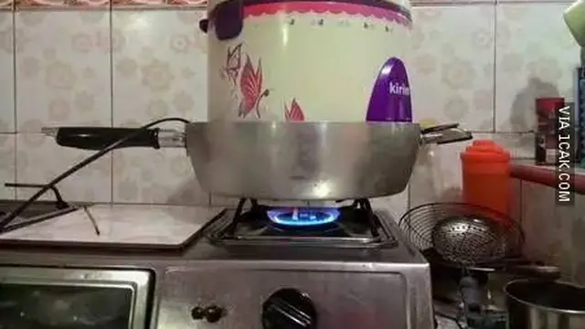 7 Potret Nyeleneh Orang Gagal Masak Nasi Ini Bikin Geleng Kepala