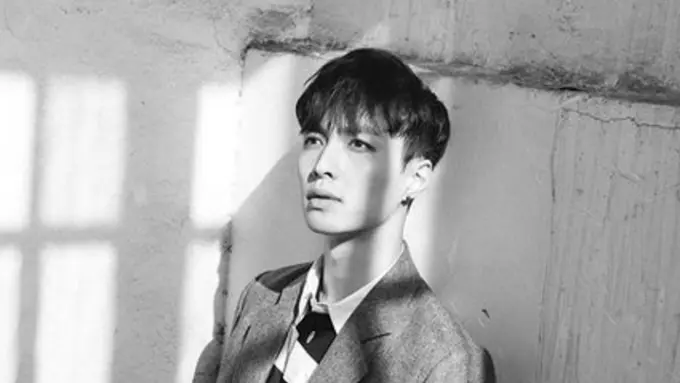 Lay EXO Alami Kecelakaan, Fans Khawatir