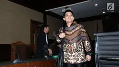 Terdakwa suap Hakim Pengadilan Tinggi Manado, Aditya Anugrah Moha usai menjalani sidang putusan di Pengadilan Tipikor, Jakarta, Rabu (6/6). Aditya Moha dinyatakan bersalah dan dihukum 4 tahun penjara dan denda Rp 150 juta.(Liputan6.com/Helmi Fithriansyah)