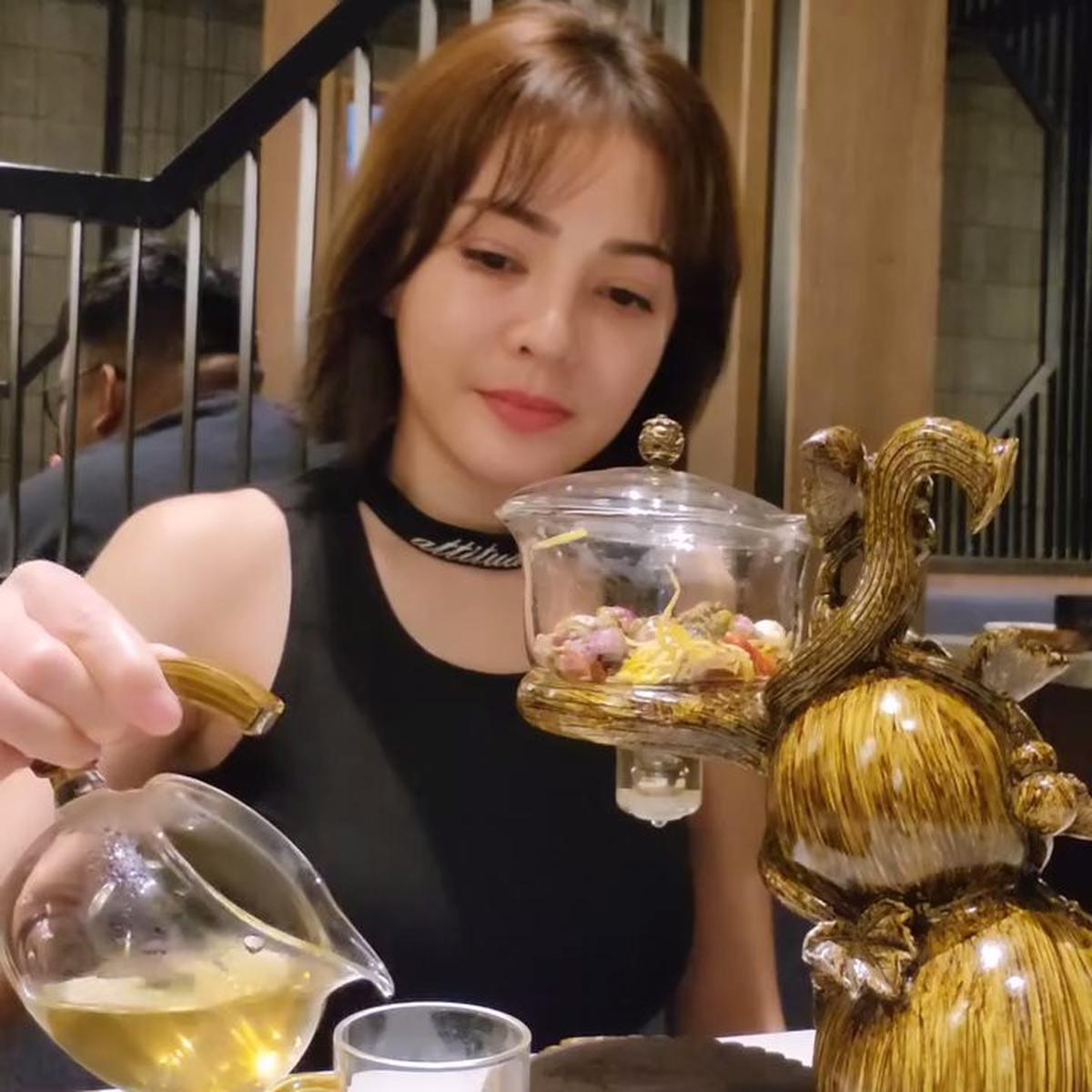 Sederet Potret Terbaru Maya Septha Usai Lakukan Oplas, Dipuji Semakin Cantik Mirip Boneka