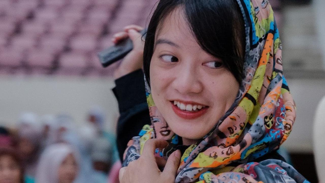 10 Potret Leony Berkunjung ke Aceh, Cantik Pakai Kerudung - Lantang Suarakan Anti Kekerasan Seksual pada Perempuan