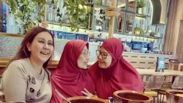 6 Potret Kenangan Nani Wijaya dan Keluarga, Meninggal di Usia 78 Tahun