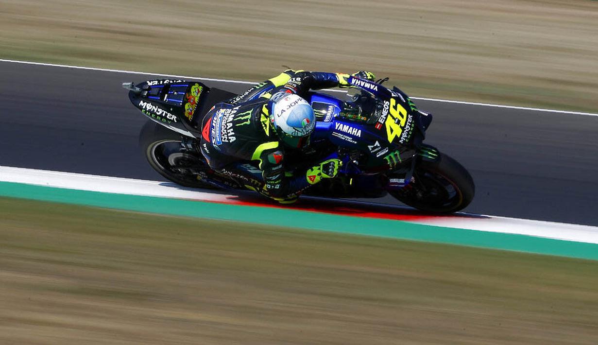 Pembalap Monster Energy Yamaha, Valentino Rossi, saat balapan MotoGP San Marino di Sirkuit Misano, Minggu (13/9/2020). (AP/Antonio Calanni)