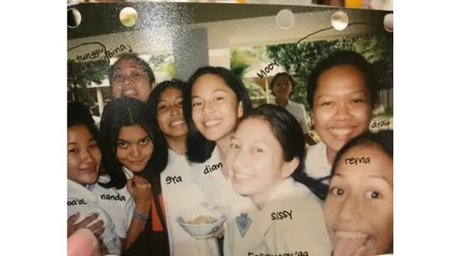 6 Foto Lawas Seleb Saat Bersama Geng SMA Ini Bikin Pangling