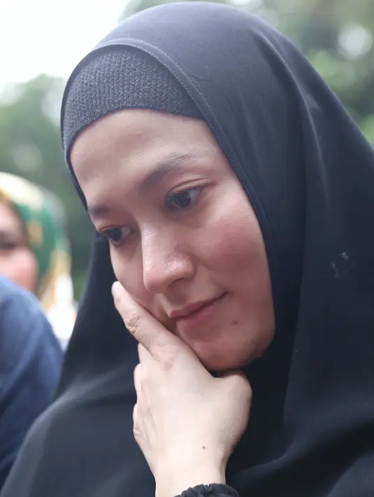 Lyra Virna resmi ditetapkan tersangka oleh Subdit IV Cyber Crime Ditreskrimsus Polda Metro Jaya. Penetapan tertuang dalam surat pemberitahuan nomor B/5795/III/2018/Datro per tanggal 16 Maret 2018 dari Polda Metro Jaya. (Nurwahyunan/Bintang.com)