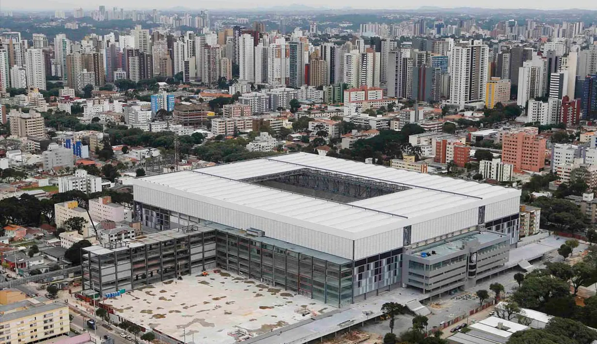 Dua belas stadion megah telah disiapkan Brazil untuk Piala Dunia 2014. Berikut ini nama stadion dengan kapasitasnya. Arena da Baixada di Curitiba. Kapasitas 41.456 orang (REUTERS / Roldofo Buhrer)