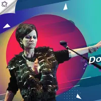 Menyimak 5 kisah perjalanan musik Dolores O'Riordan sebelum meninggal dunia. (Foto: AFP / GUILLAUME SOUVANT, Desain: Nurman Abdul Hakim/Bintang.com)