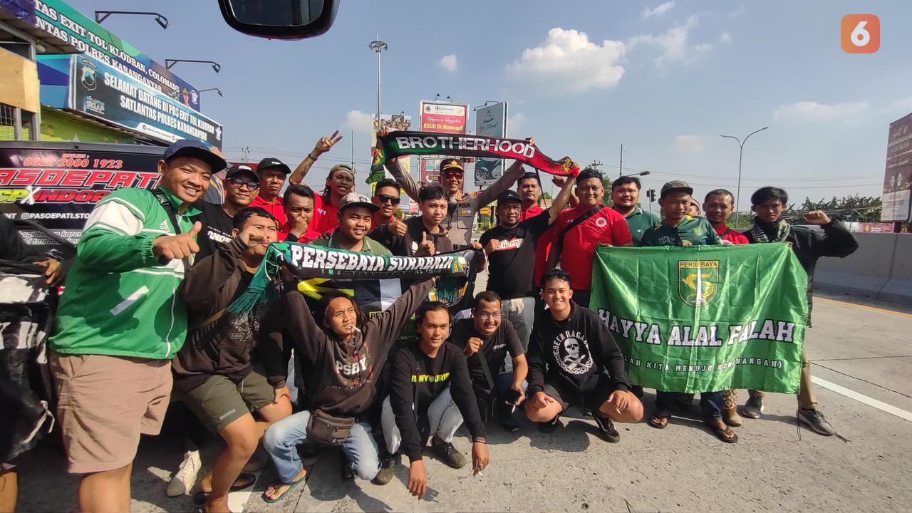 Persis Fans bersama Kapolresta Surakarta Sambut Rombongan Bonek di Pintu Tol Solo