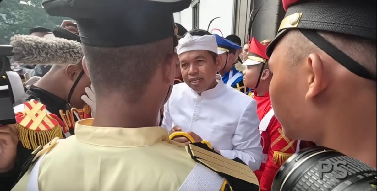Dedi Mulyadi Peluk Anak-anak yang Usai Pendidikan Di Barak Militer
