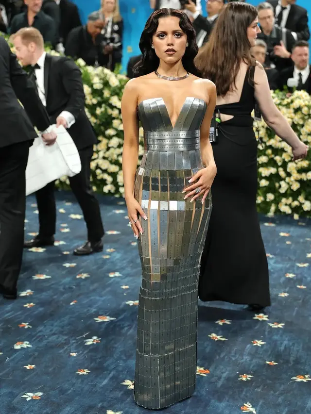 6 Gaya Memukau Artis yang Comeback di Met Gala 2025, Ada Katy Perry, Rose BLACKPINK, hingga Rihanna