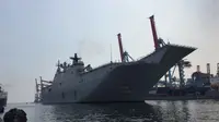 Kapal Angkatan Laut Australia HMAS Canberra tiba di Tanjung Priok Jakarta, Senin (25/10). Dok: Liputan6.com/Teddy Tri Setio Berty