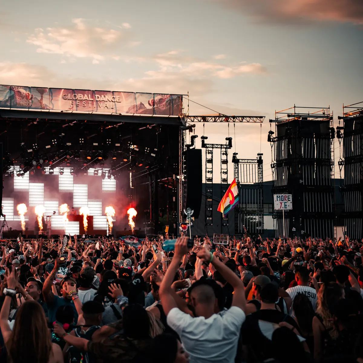 Arti Mimpi Menonton Konser, Dimudahkan Mencari Rezeki - Ragam