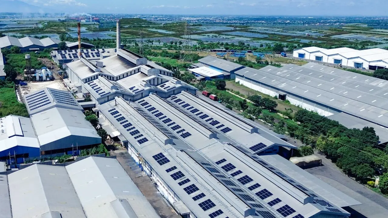 PT Ishizuka Maspion Indonesia (Ishizuka Maspion) meresmikan pengoperasian instalasi Pembangkit Listrik Tenaga Surya (PLTS) Atap di fasilitas produksinya yang berlokasi di Kawasan Industri Maspion, Romokalisari, Surabaya (Istimewa)