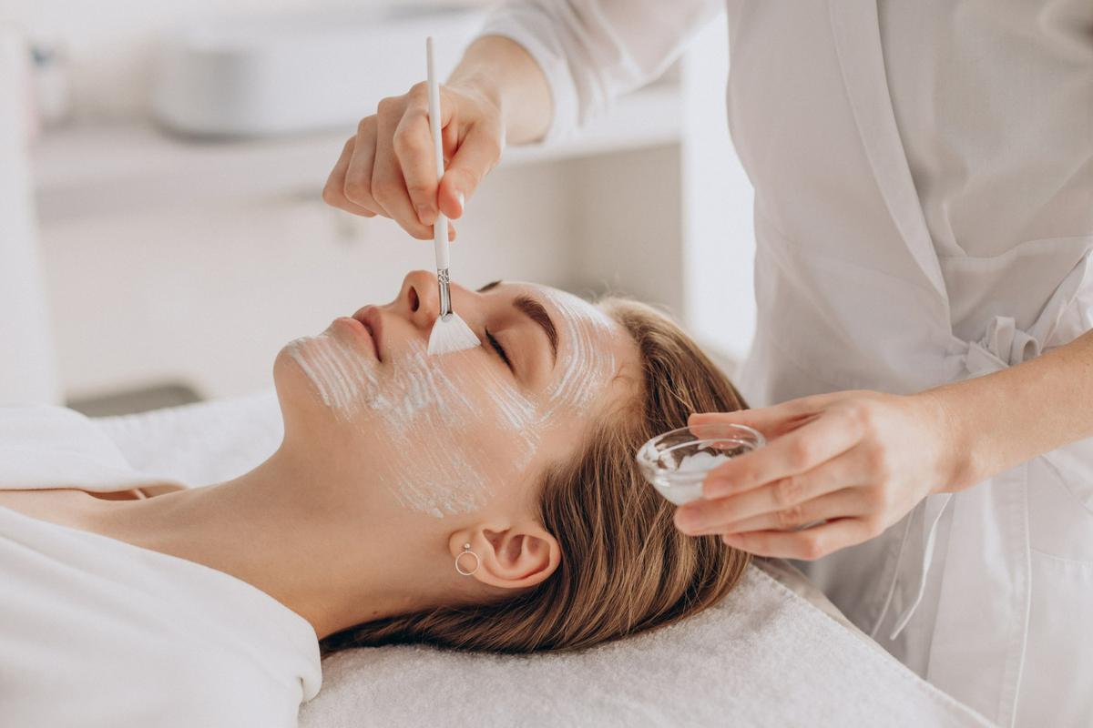 Kulit Kering dan Dehidrasi Itu Beda—Ini Penjelasan Ahli Dermatologi