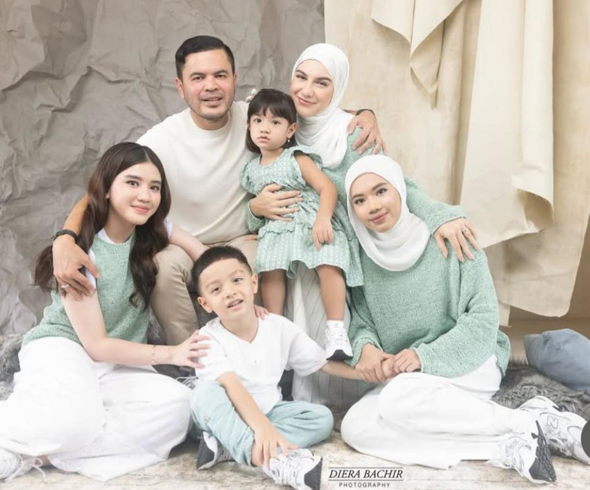 Irish Bella dan Keluarga Tampil Memukau, Intip Momen Manis di Pemotretan Eksklusif Ini